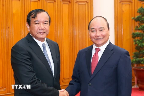 Thủ tướng Nguyễn Xuân Phúc tiếp Bộ trưởng Bộ Ngoại giao và Hợp tác quốc tế Campuchia Prak Sokhonn đang thăm chính thức Việt Nam. (Ảnh: Thống Nhất/TTXVN)