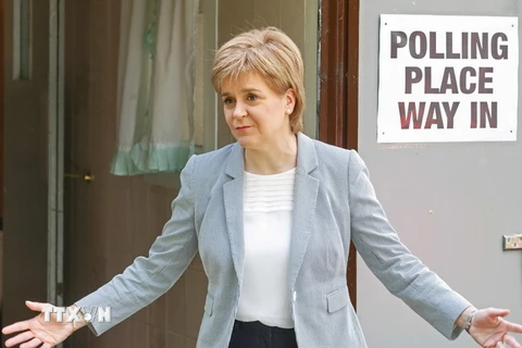 Thủ hiến Scotland Nicola Sturgeon sau khi bỏ phiếu trưng cầu dân ý về tư cách thành viên EU của Anh tại đông Glasgow, ngày 23/6. (Nguồn: AFP/TTXVN)