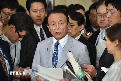 Bộ trưởng Tài chính Nhật Bản Taro Aso phát biểu với báo giới. (Nguồn: AFP/TTXVN) 