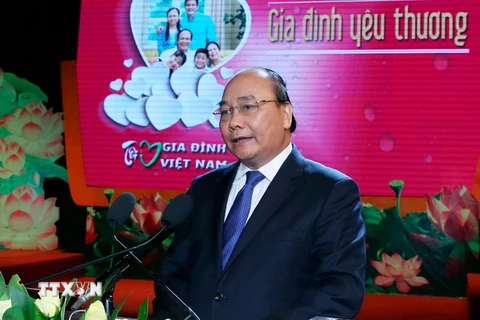 Thủ tướng Nguyễn Xuân Phúc đến dự và phát biểu tại Lễ kỷ niệm 15 năm ngày Gia đình Việt Nam. (Ảnh: Thống Nhất/TTXVN)