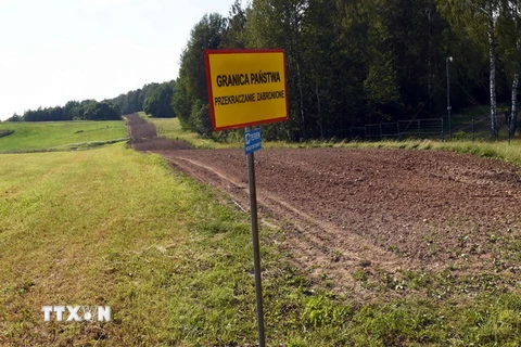 Mốc biên giới giữa khu vực Zerdziny, miền bắc Ba Lan với Litva và khu vực Kaliningrad của Nga ngày 3/7. (Nguồn: AFP/TTXVN)