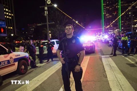 Cảnh sát được tăng cường sau vụ xả súng tại Dallas ngày 7/7. (Nguồn: AFP/TTXVN)