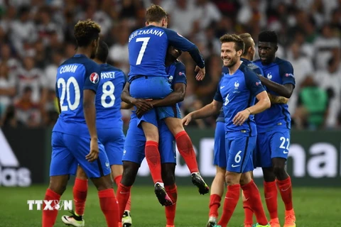 Đội tuyển Pháp trong niềm vui chiến thắng. (Nguồn: AFP/TTXVN)