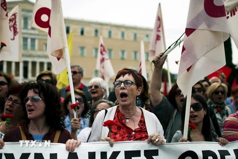 Biểu tình phản đối những cải cách về thuế và lương hưu tại Athens. (Nguồn: AFP/TTXVN)