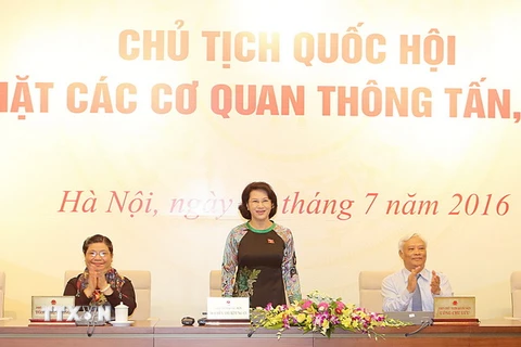 Chủ tịch Quốc hội Nguyễn Thị Kim Ngân trả lời câu hỏi của các phóng viên. (Ảnh: Trọng Đức/TTXVN)