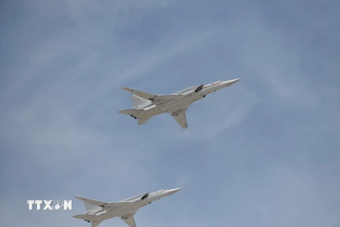 Máy bay ném bom Tupolev Tu-22M3 tham gia lễ duyệt binh kỷ niệm 70 năm Ngày Chiến thắng ở thủ đô Moskva ngày 9/5. (Nguồn: AFP/TTXVN)
