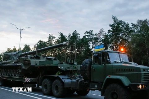 Xe quân sự của Ukraine trên một tuyến đường ở Kiev ngày 10/7. (Nguồn: EPA/TTXVN)