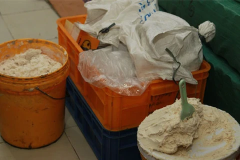 Hà Nội phát hiện kem trộn “bẩn” trong bánh Tân Hoàng Gia
