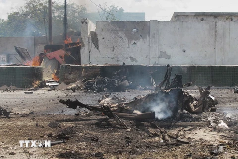 Hiện trường một vụ tấn công tại thủ đô Mogadishu. (Nguồn: EPA/TTXVN)