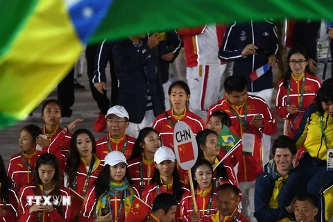 Đoàn vận động viên Trung Quốc tham gia diễu hành tại lễ bế mạc Thế vận hội Rio. (Nguồn: AFP/TTXVN)