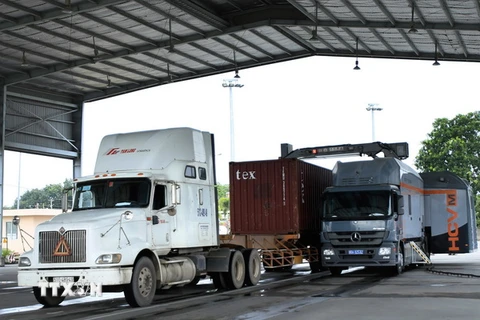 Máy soi container di động tại Chi cục Hải quan Quản lý hàng XNK ngoài khu công nghiệp (Cục Hải quan Bình Dương). (Ảnh: Hoàng Hùng/TTXVN)