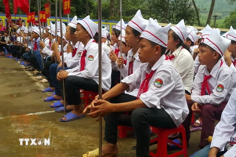 Khai giảng năm học mới tại Trường dân tộc bán trú THCS xã Phìn Ngan, huyện Bát Xát. (Ảnh: Hương Thu/TTXVN)