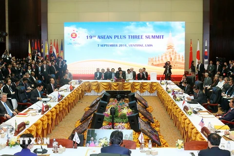 Thủ tướng Nguyễn Xuân Phúc dự Hội nghị Cấp cao ASEAN+3 lần thứ 19. (Ảnh: Thống Nhất/TTXVN)