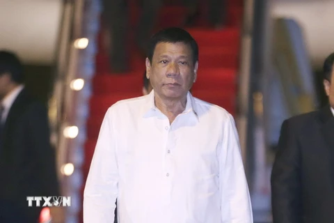 Tổng thống Philippines Rodrigo Duterte tới dự Hội nghị cấp cao ASEAN và các hội nghị liên quan tại Vientiane, Lào ngày 5/9. (Nguồn: EPA/TTXVN)