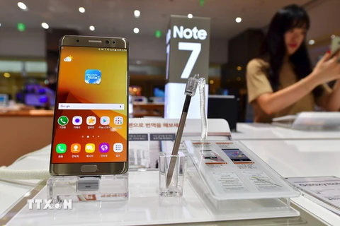 Mẫu điện thoại Galaxy Note 7 của hãng Samsung được giới thiệu tại Seoul, Hàn Quốc ngày 2/9. (Nguồn: AFP/TTXVN)