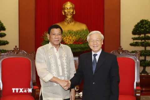 Tổng Bí thư Nguyễn Phú Trọng tiếp Tổng thống Cộng hòa Philippines Rodrigo Duterte thăm chính thức Việt Nam. (Ảnh: Trí Dũng/TTXVN)
