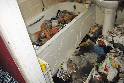 Ngôi nhà ngập trong rác. (Nguồn: Dailymail.co.uk)