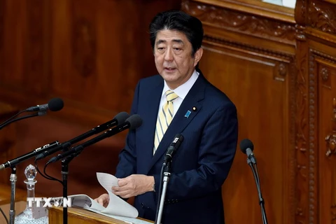 Thủ tướng Nhật Bản Shinzo Abe phát biểu trong phiên họp Hạ viện ở thủ đô Tokyo ngày 27/9. (Nguồn: AFP/TTXVN)
