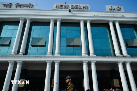 Lực lượng an ninh Ấn Độ làm nhiệm vụ tại nhà ga New Delhi ngày 3/1. (Nguồn: AFP/TTXVN)