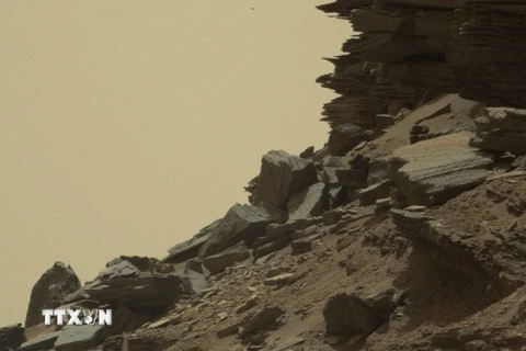 Cảnh sườn núi Sharp với các lớp sa thạch được chụp từ tàu Curiosity ngày 9/9. (Nguồn: EPA/TTXVN)