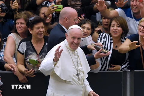 Giáo hoàng Francis (giữa) tại Vatican ngày 3/8. (Nguồn: AFP/TTXVN)