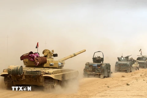 Các lực lượng Iraq làm nhiệm vụ trong chiến dịch truy quét IS tại khu vực al-Shurah, cách Mosul khoảng 45km về phía nam, ngày 17/10. (Nguồn: AFP/TTXVN)