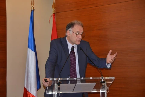 Ông Philippe Yvergniaux, Vụ trưởng Vụ Hợp tác quốc tế Business France trình bày tham luận tại hội thảo. (Ảnh: Bích Hà/Vietnam+)