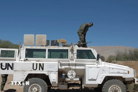Lực lượng gìn giữ hòa bình Liên hợp quốc làm nhiệm vụ tại khu vực làng Majdal Shams ở cao nguyên Golan trên biên giới Israel-Syria ngày 13/9. (Nguồn: AFP/TTXVN)