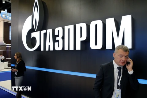 Logo của công ty Gazprom tại diễn đàn khí đốt quốc tế St. Petersburg, Nga ngày 7/10/2015. (Nguồn: EPA/TTXVN)