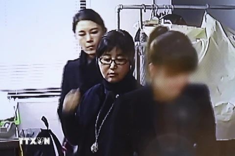 Bà Choi Soon-sil (giữa). (Nguồn: YONHAP/TTXVN)