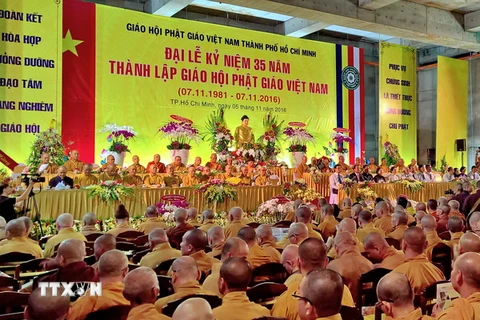 Ban trị sự Giáo hội Phật giáo Thành phố Hồ Chí Minh) tổ chức Lễ míttinh kỷ niệm 35 năm Ngày thành lập Giáo hội Phật giáo Việt Nam. (Ảnh: Thế Anh/TXVN)