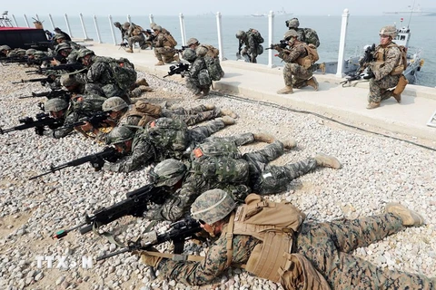Quân đội Hàn Quốc và Mỹ tham gia cuộc tập trận chung ở Incheon, phía tây thủ đô Seoul ngày 8/9. (Nguồn: Yonhap/TTXVN)
