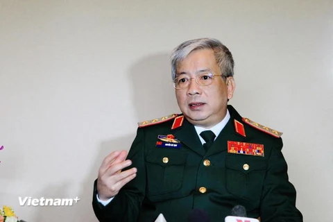 Thứ trưởng Bộ Quốc phòng Nguyễn Chí Vịnh trả lời phỏng vấn của phóng viên TTXVN tại Nhật Bản. (Ảnh: Nguyễn Tuyến-Gia Quân/Vietnam+)