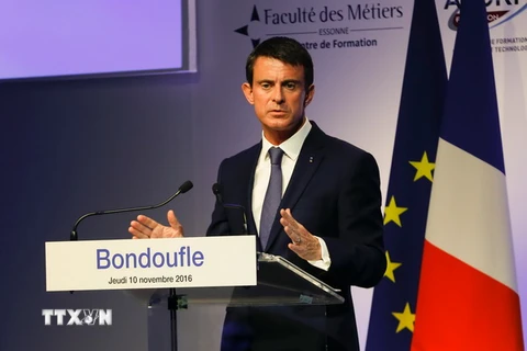 Thủ tướng Pháp Manuel Valls trong một sự kiện ở Bondoufle ngày 10/11. (Nguồn: AFP/TTXVN)