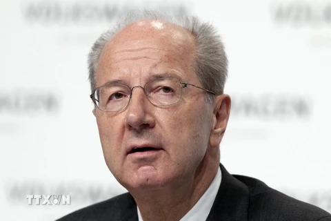 Chủ tịch Hội đồng quản trị VW Hans Dieter Poetsch trong cuộc họp báo tại Wolfsburg, Đức ngày 6/11. (Nguồn: AP/TTXVN)