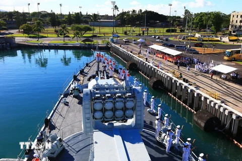 Các tàu hải quân Trung Quốc cập Trân Châu Cảng ở Hawaii, ngày 6/9/2013. (Nguồn: THX/TTXVN)