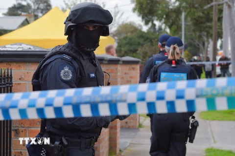 Cảnh sát liên bang Australia đột kích một ngôi nhà ở Braybrook trong chiến dịch chống khủng bố ngày 6/8. (Nguồn: EPA/TTXVN)