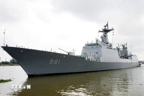 Tàu Hải quân Hàn Quốc thăm TP Hồ Chí Minh tháng 12/2014. (Ảnh: Hoàng Hải/TTXVN)