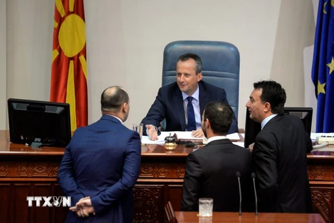 Chủ tịch Quốc hội Trajko Veljanovski (giữa) tại cuộc họp ở Skopje. (Nguồn: EPA/TTXVN)