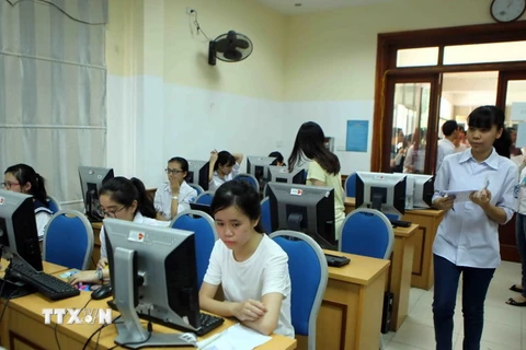 Bài thi đánh giá năng lực môn Ngoại ngữ trên máy tính tại Đại học Quốc gia Hà Nội, sáng 5/5. (Ảnh minh họa: Quý Trung/TTXVN)