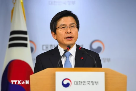 Thủ tướng kiêm quyền Tổng thống Hàn Quốc Hwang Kyo-ahn phát biểu tại thủ đô Seoul ngày 9/12. (Nguồn: AFP/TTXVN)