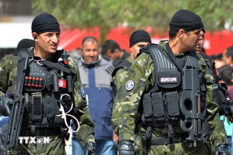 Lực lượng đặc nhiệm được tăng cường ở Ben Guerdane (Tunisia) ngày 9/4. (Nguồn: AFP/TTXVN)