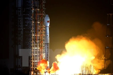 Tên lửa đẩy Trường Chinh-4C mang theo vệ tinh Dao Cảm-29 rời bệ phóng tại Trung tâm phóng vệ tinh Thái Nguyên thuộc tỉnh Sơn Tây, miền bắc Trung Quốc ngày 27/11. (Nguồn: THX/TTXVN)