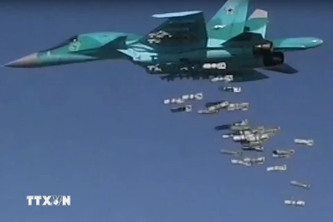 Máy bay Sukhoi Su-34 của Nga tại căn cứ không quân Hamedan, Iran, chuẩn bị tiến hành vụ không kích nhằm vào các mục tiêu IS tại Deir ez-Zor, Syria ngày 18/8. (Nguồn: EPA/TTXVN)