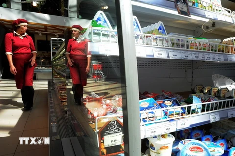 Hàng hóa bày bán tại một siêu thị ở Saint Petersburg (Nga). (Nguồn: AFP/TTXVN)