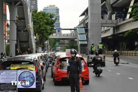 Cảnh sát Thái Lan tuần tra tại Bangkok ngày 26/9. (Nguồn: EPA/TTXVN)
