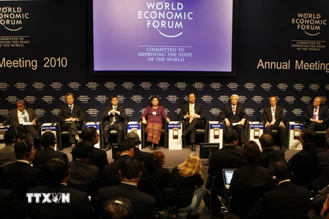 Phiên họp đặc biệt về Cộng đồng Đông Á tại Hội nghị thường niên Diễn đàn Kinh tế Thế giới (WEF) Davos 2010 với sự tham dự của Thủ tướng Nguyễn Tấn Dũng. (Ảnh: Đức Tám/TTXVN)
