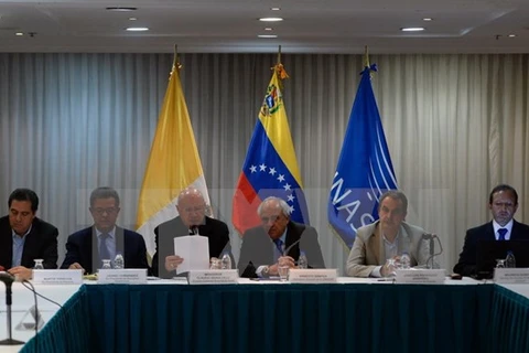 Đại diện của các bên tại vòng đối thoại ở Caracas ngày 11/11/2016. (Nguồn: AFP/TTXVN)