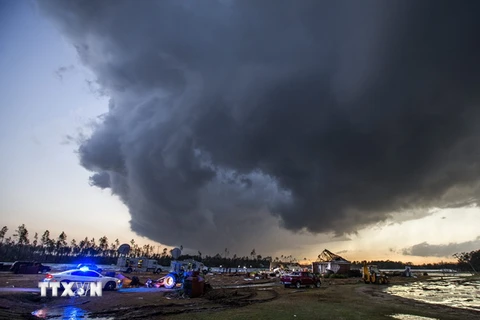 Mây đen bao phủ bầu trời ở Adel, bang Georgia, Mỹ. (Ảnh minh họa: EPA/TTXVN)