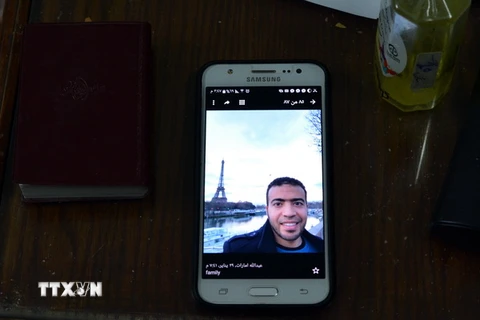Bức ảnh nghi can Abdallah El-Hamahmy trên một chiếc điện thoại di động ngày 5/2. (Nguồn: AFP/TTXVN)